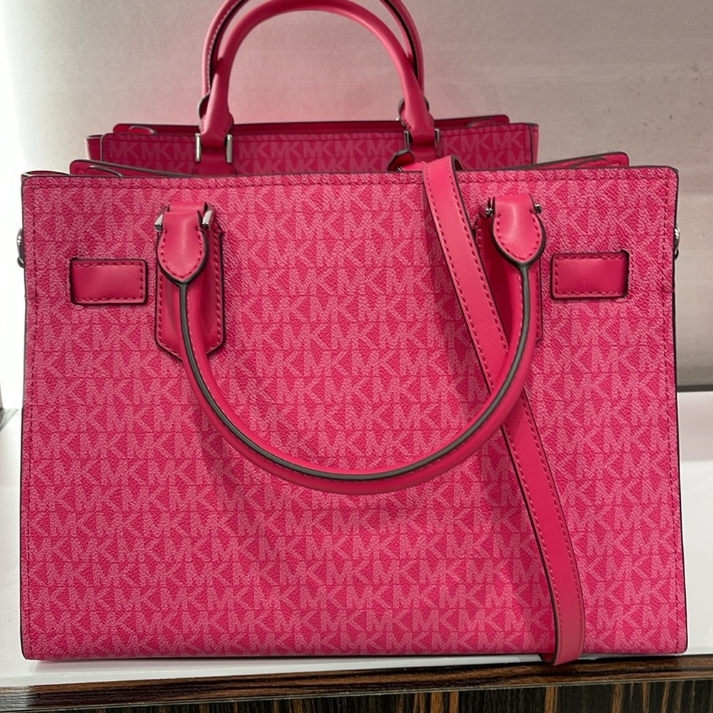Michael Kors Hamilton Medium Signature Logo Satchel
Dragonfruit
NWT - Picture 10 of 16